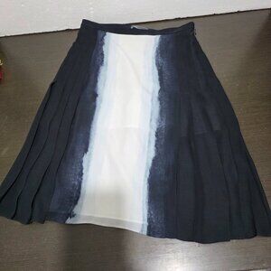 Vince Navy Blue Pleated Polyester & Contrast Vertical Tie-Dye 100% Silk Skirt 0